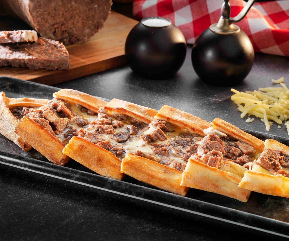Kavurmalı Yumurtalı Pide